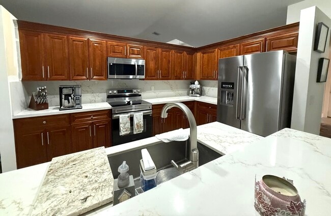 Building Photo - 10760 NW 18th Ct