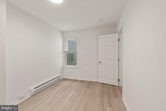 Building Photo - 19 W Seymour St