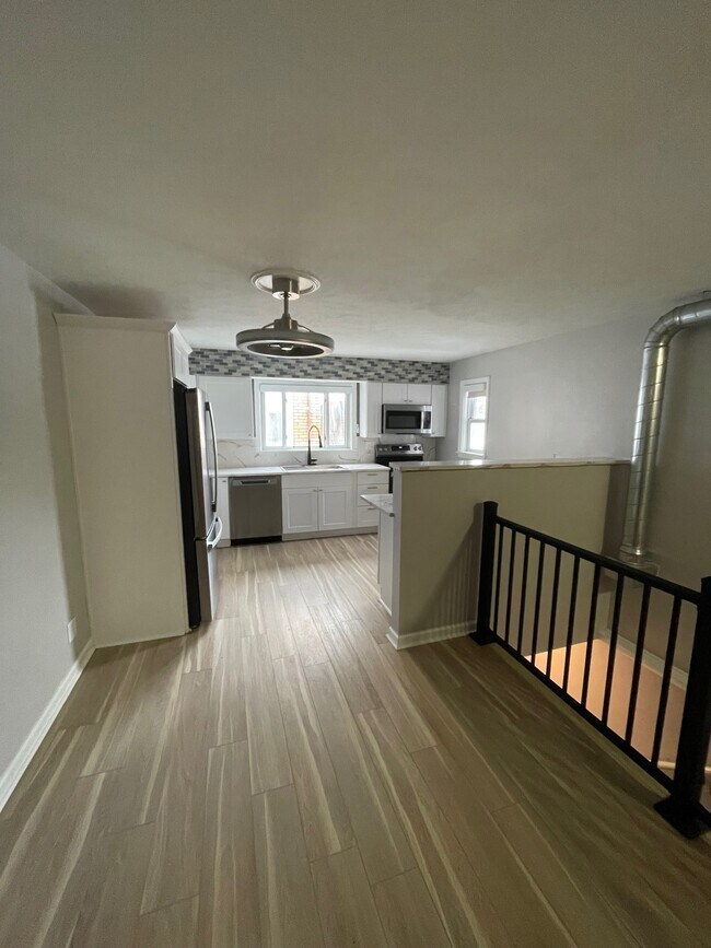 hallway/kitchen - 919 Pennsylvania Ave