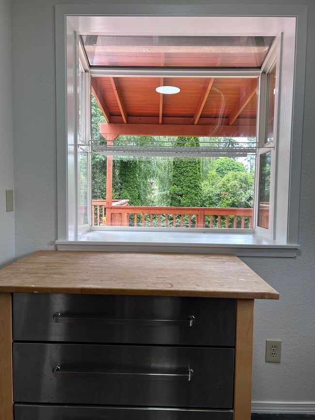 Building Photo - Beautifully Updated Fairwood Cul-de-Sac Home – Fresh Paint Throughout!
