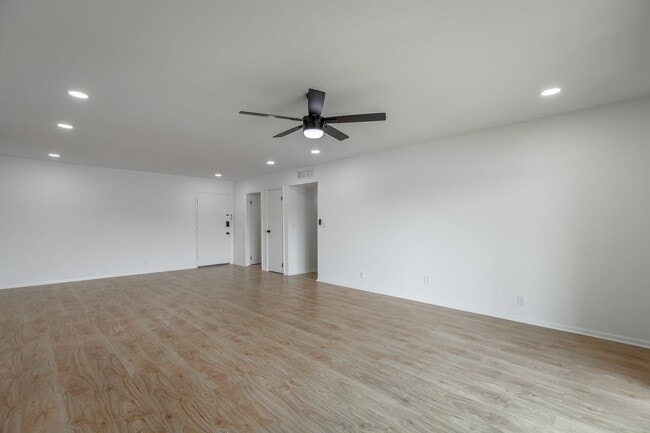 Building Photo - 2 Bedroom 2 Bath in Northshore