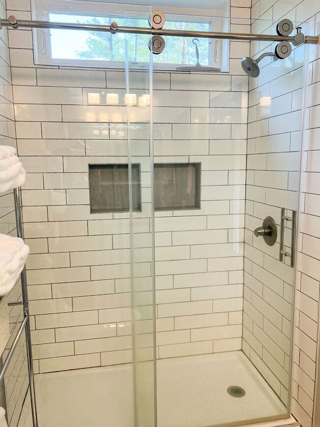 Building Photo - Modern Charm in the Country - Available Un...