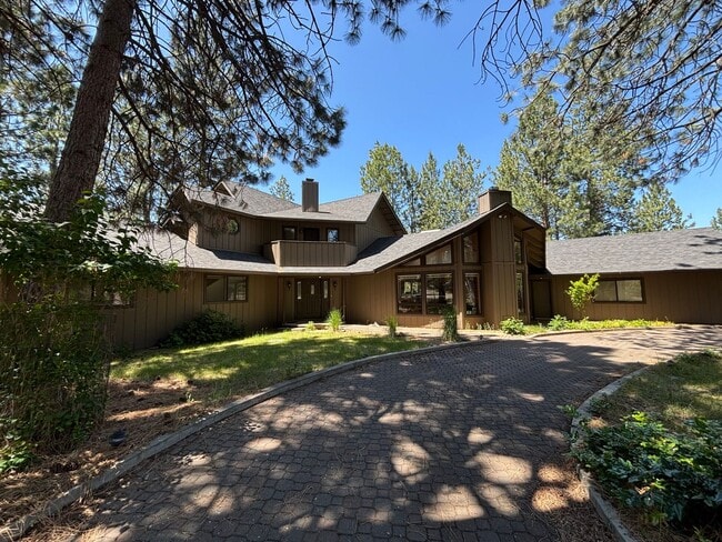Primary Photo - Stunning 3 Bed/ 2.5-Bath Home on the River...