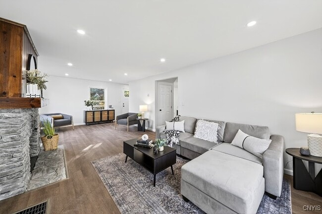 Building Photo - 127 E Warrington Rd