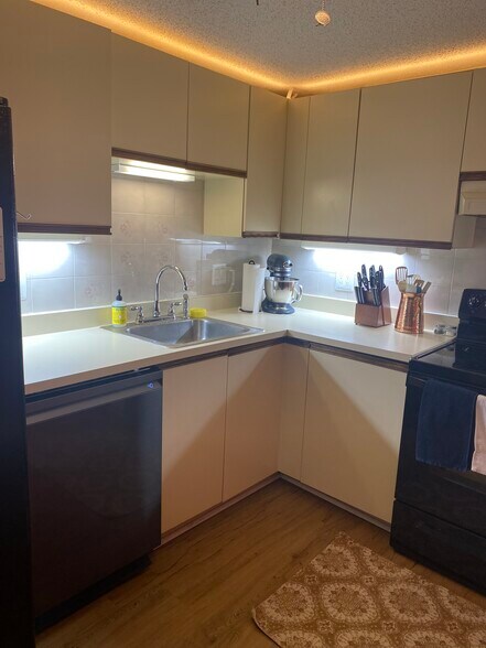 Kitchen - 8 9th St