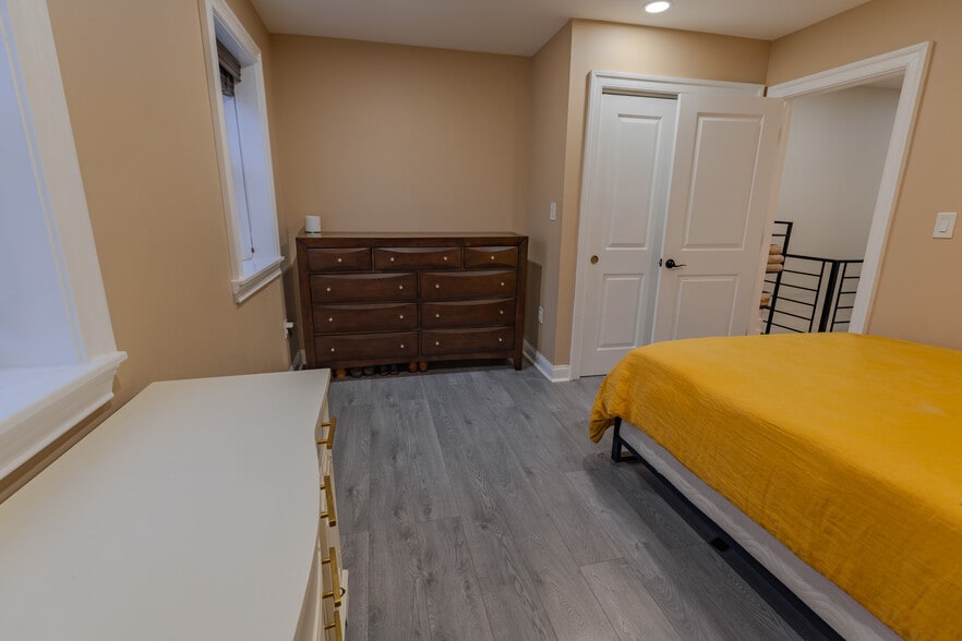 Building Photo - 1828 Hoffman St