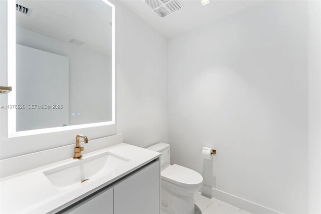 Building Photo - 700 NE 24th St