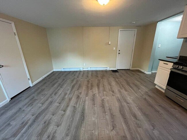 Building Photo - Gorgeous Studio Apartment in Quiet Pittsfield Street