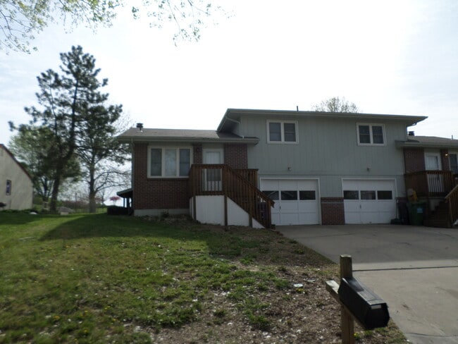 Primary Photo - 2 bedroom on quiet street!