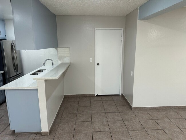 Building Photo - SE Desert Inn and Eastern!! Townhouse with 2 parking Spaces!! Recent Remodel!!