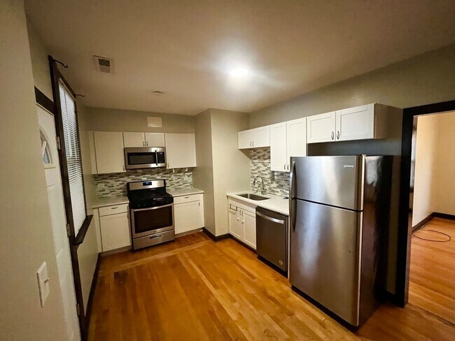 Building Photo - 3123 W 55th St