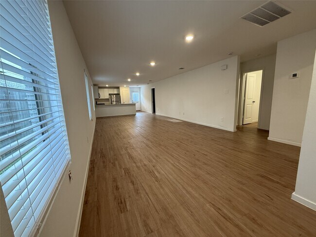Building Photo - 529 Falling Cave Dr