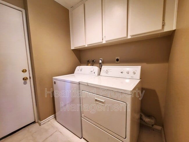 Building Photo - 11372 Via Rancho San Diego Via