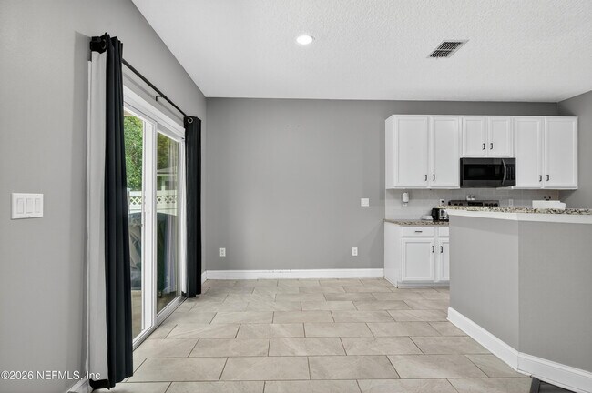 Building Photo - 2038 Creekmont Dr