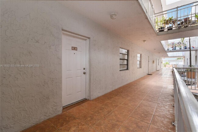 Building Photo - 1095 W 77th St