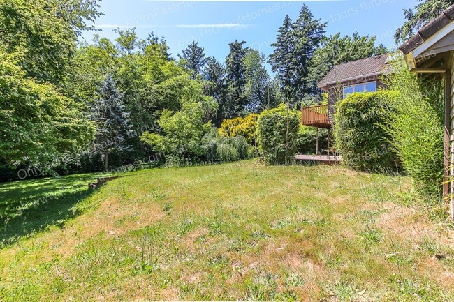 Building Photo - 7840 SW West Slope Dr