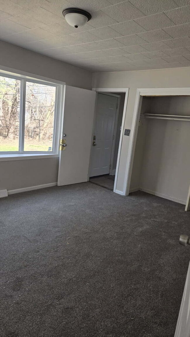 Building Photo - 50% discount on first month's rent with ap...