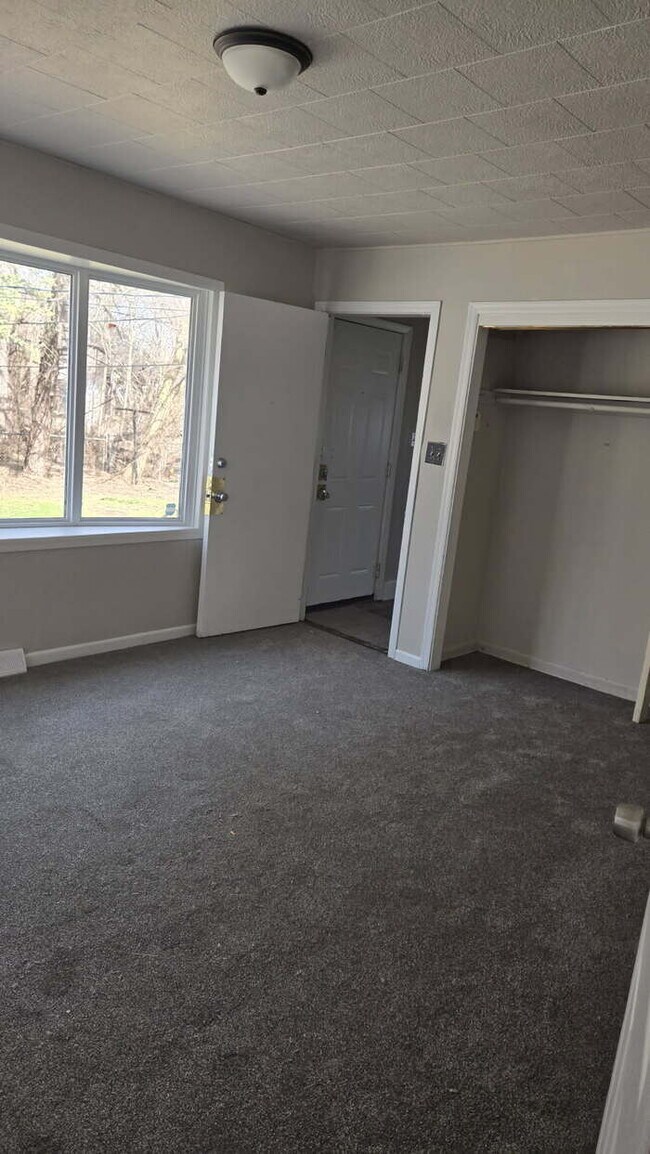 Building Photo - 50% discount on first month's rent with approved application
