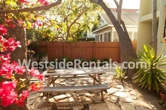 Front courtyard - 33 Paloma Ave