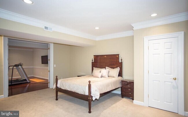 Building Photo - 6125 Old Dominion Dr