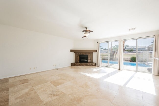 Building Photo - Luxury Home located in Henderson