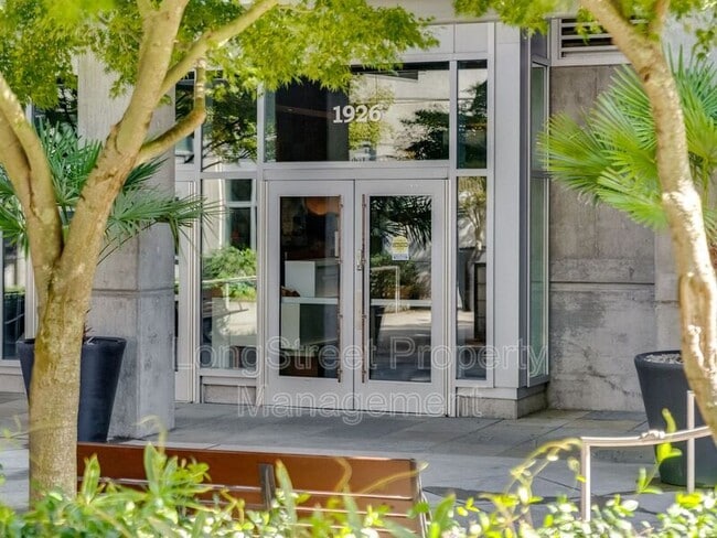 Building Photo - 1926 W Burnside St