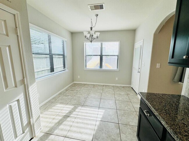 Building Photo - 5531 Drumlin Field Way