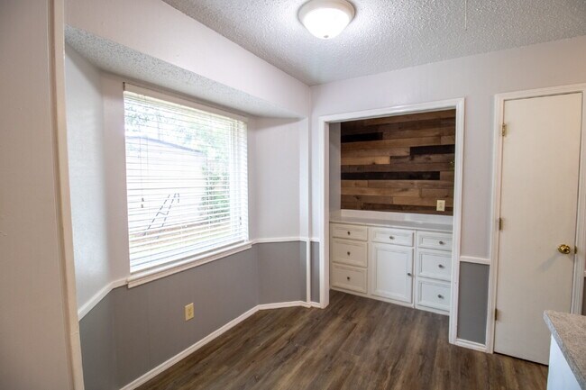Building Photo - "Charming 3-Bed, 2-Bath Home in Lubbock!"