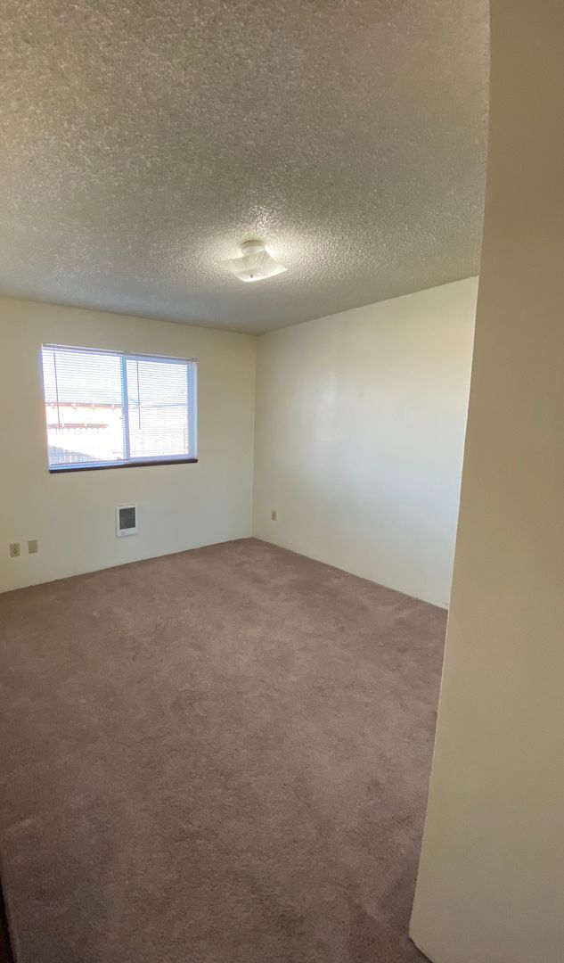 Building Photo - Ash St. Duplex