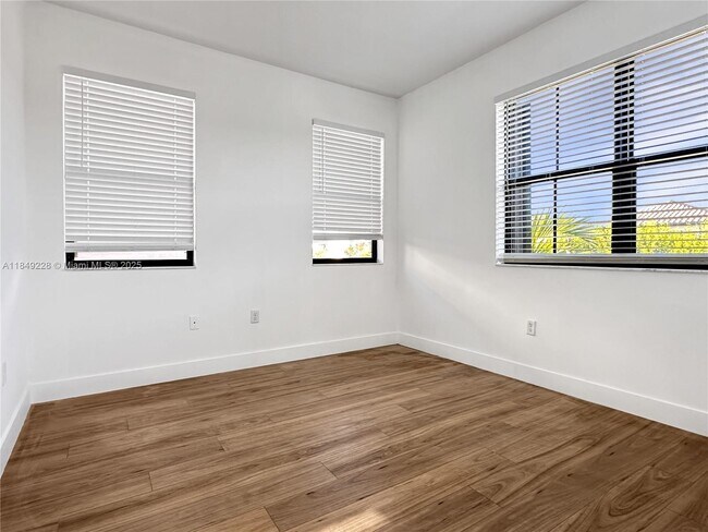 Building Photo - 3275 W 96 Pl
