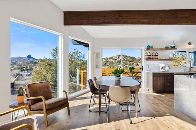 Building Photo - 828 Black Dr