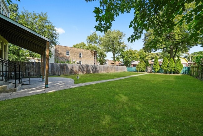 Building Photo - 6540 S Vernon Ave