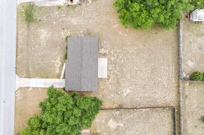 Building Photo - Recently updated 3BR, 2BA in The Shores