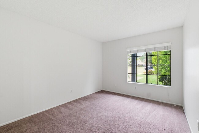Building Photo - 5923 Burgundy Ave