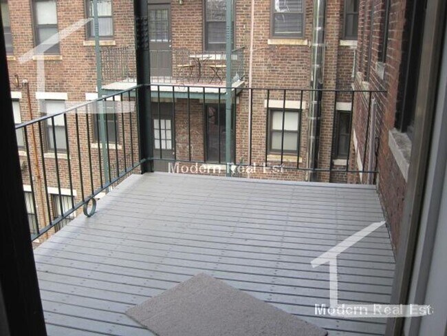 Building Photo - Available 6/1 or 9/1!