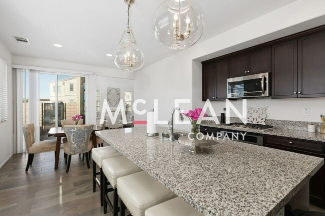 Building Photo - Gorgeous 2-Story 4-Bedroom Home with Loft ...