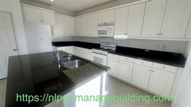 Building Photo - 13328 Hyacinth Ct