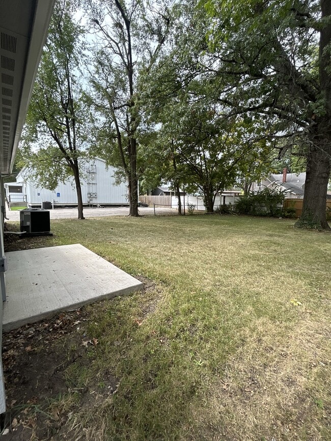 Building Photo - 838 S Hickory St