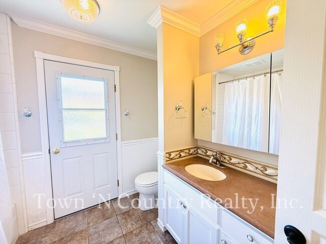 Building Photo - 22369 Ferdinand Ct