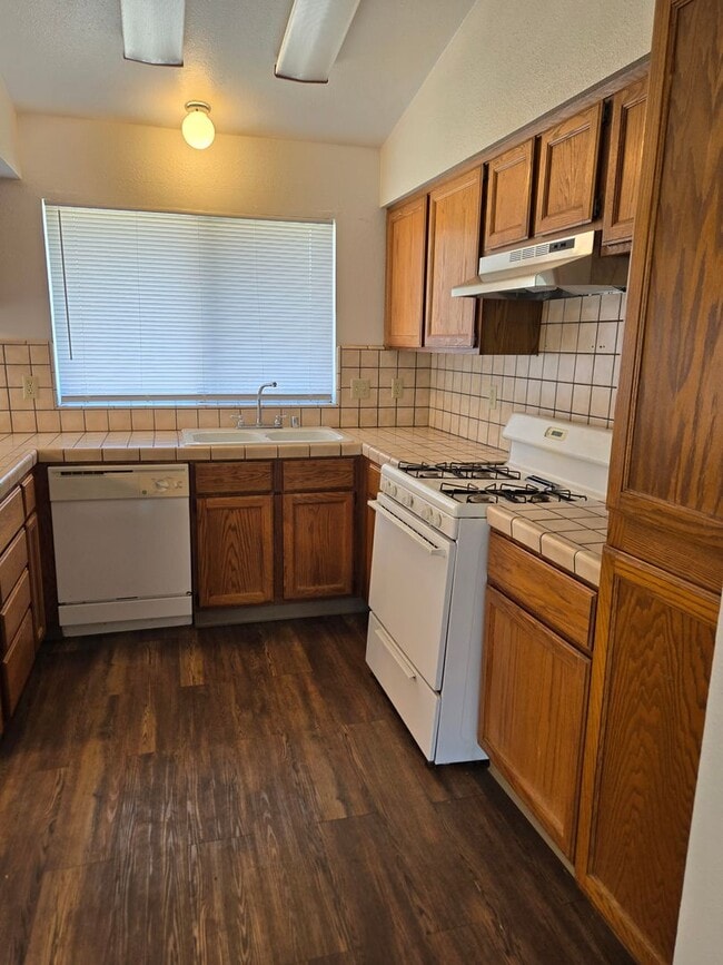 Building Photo - Three bedroom