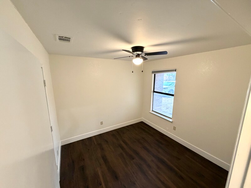 Building Photo - 800 Nicole Dr