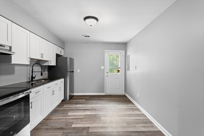 Building Photo - 2600 Mallard Ct