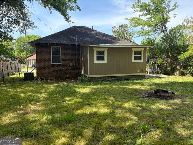 Building Photo - 10 Kirkwood St NE