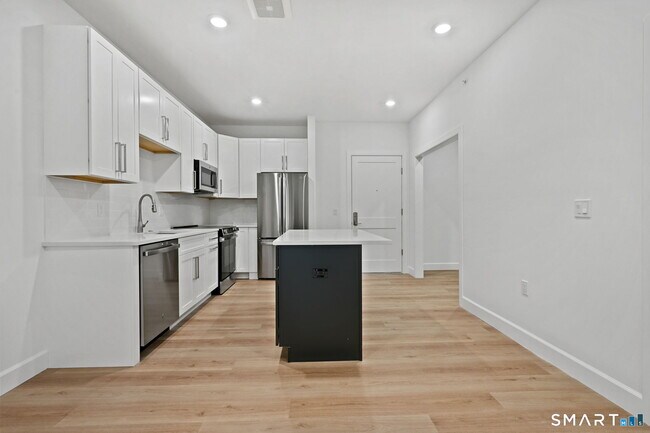 Building Photo - 131 Beach Rd