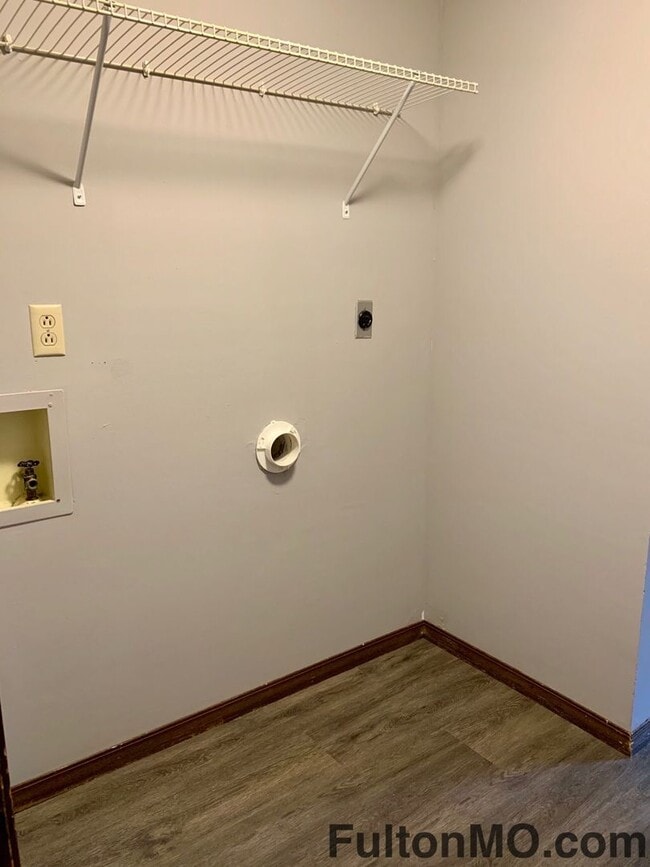 Building Photo - 539 Collier Ln