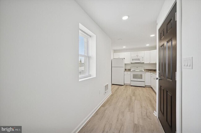 Building Photo - 4926 W Thompson St