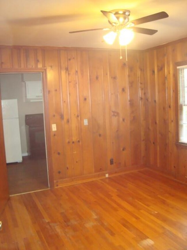 Building Photo - Rent Ready to move in!