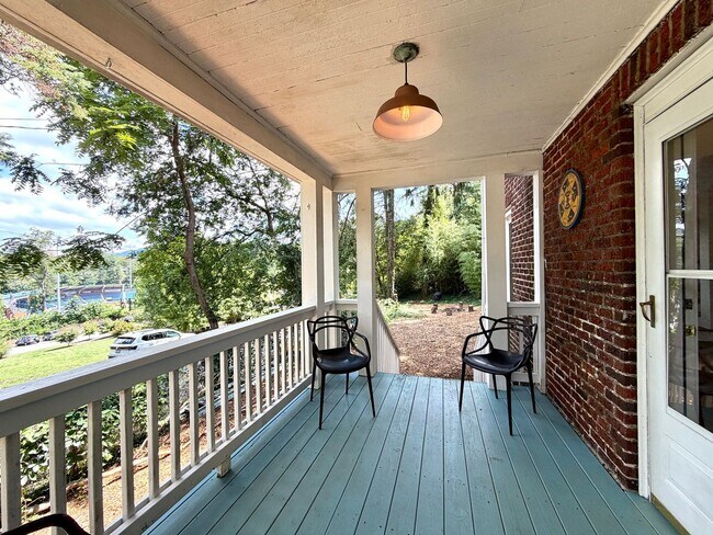 Building Photo - Central - Beautiful 1920's Traditional Brick Home, Newly Renovated