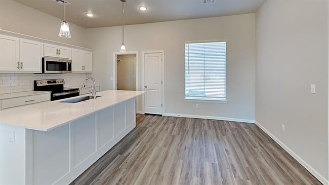 Building Photo - 487 Hardesty Dr