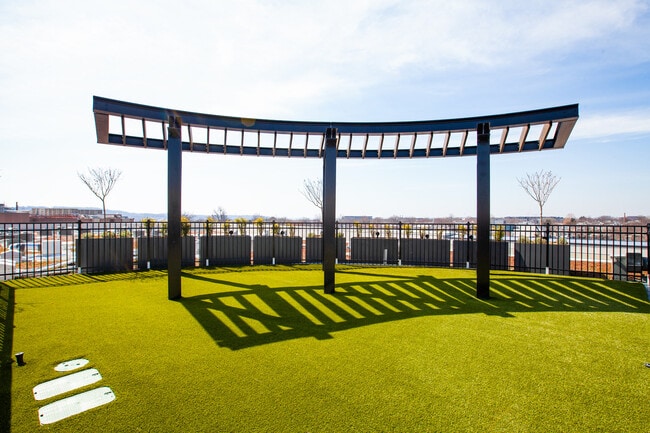 Building Photo - 1901 C St SE